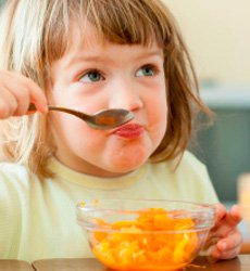 Consejos de alimentación para reducir el estreñimiento en niños